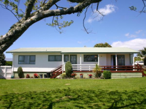 Waihi Getaway - Waihi Beach Holiday Home, Waihi Beach